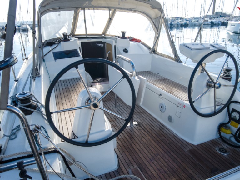 Hire Sailboat Bénéteau with a boat licence