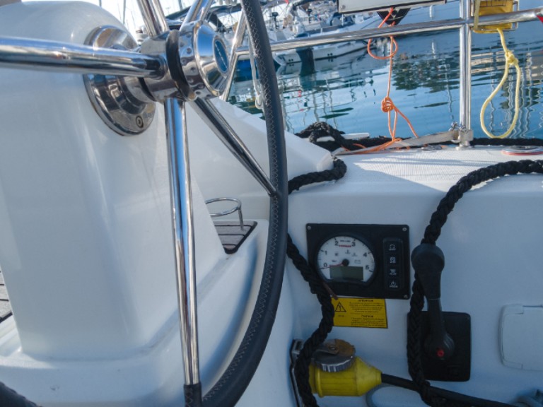 Sailboat to hire Bandol at the best price