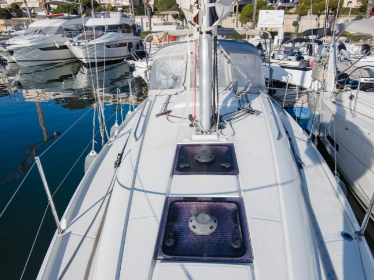 Yacht charter Bandol - Bénéteau Oceanis 30.1 on SamBoat