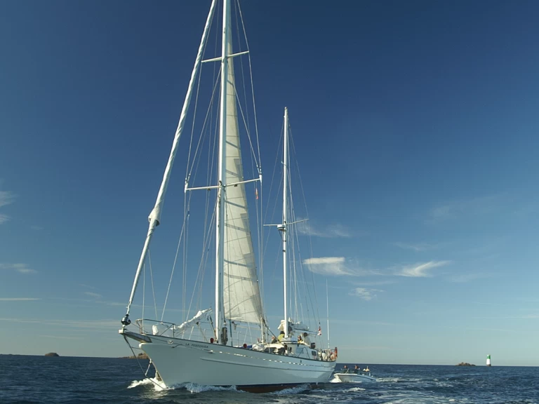 Sailboat hire in Baiona -  Frers 72