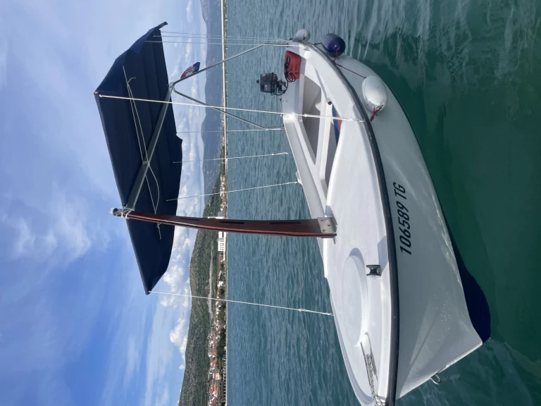 Yacht hire Trogir cheap Elan 