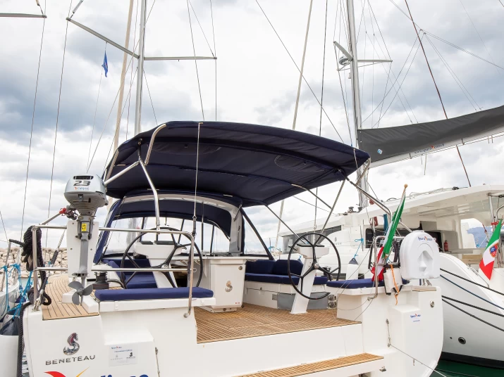 Yacht charter Furnari - Bénéteau Oceanis 51.1 on SamBoat