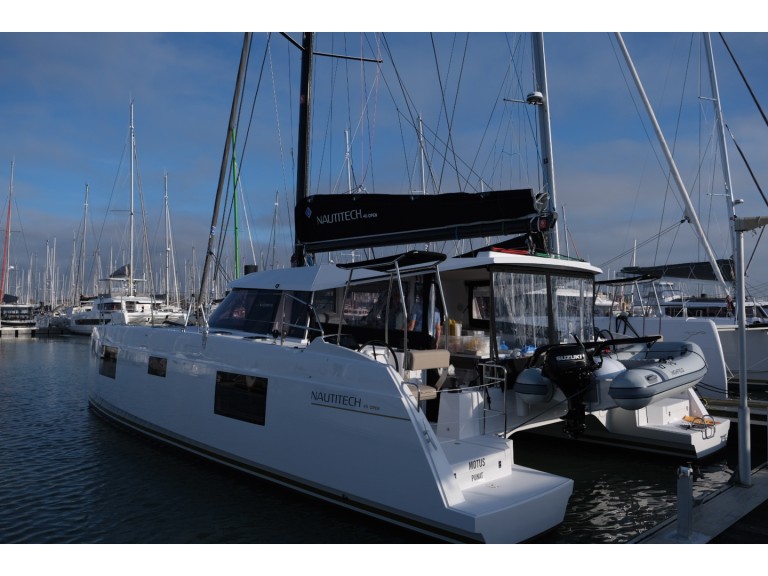 Hire Catamaran Nautitech with a boat licence