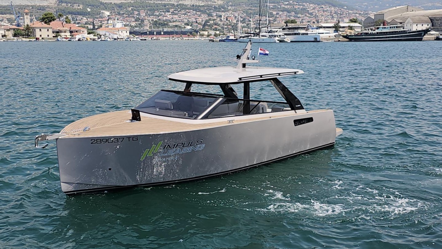 Hire a Motorboat Colnago C38 OPEN in Split (C38 Open) | SamBoat