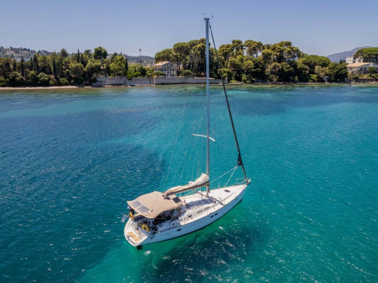 Hire Sailboat Bénéteau with a boat licence