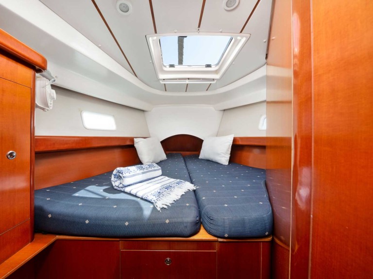 Sailboat to hire Préveza at the best price