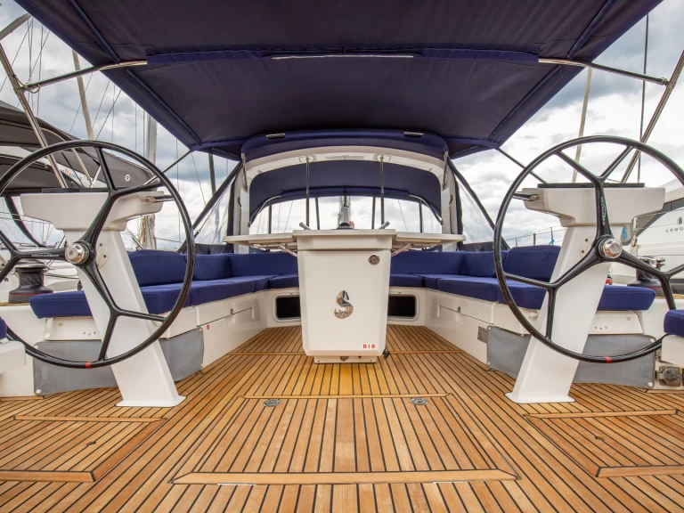 Sailboat hire in Furnari - Bénéteau Oceanis 51.1