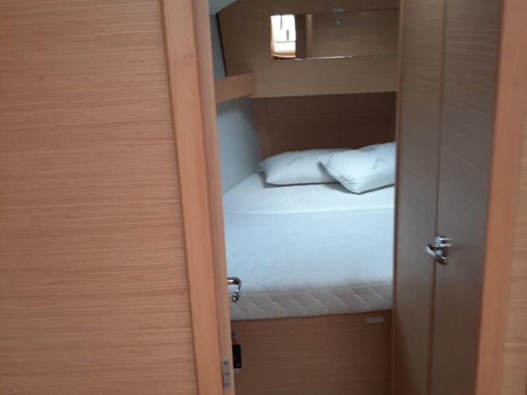 Yacht charter Furnari - Dufour Dufour 390 on SamBoat