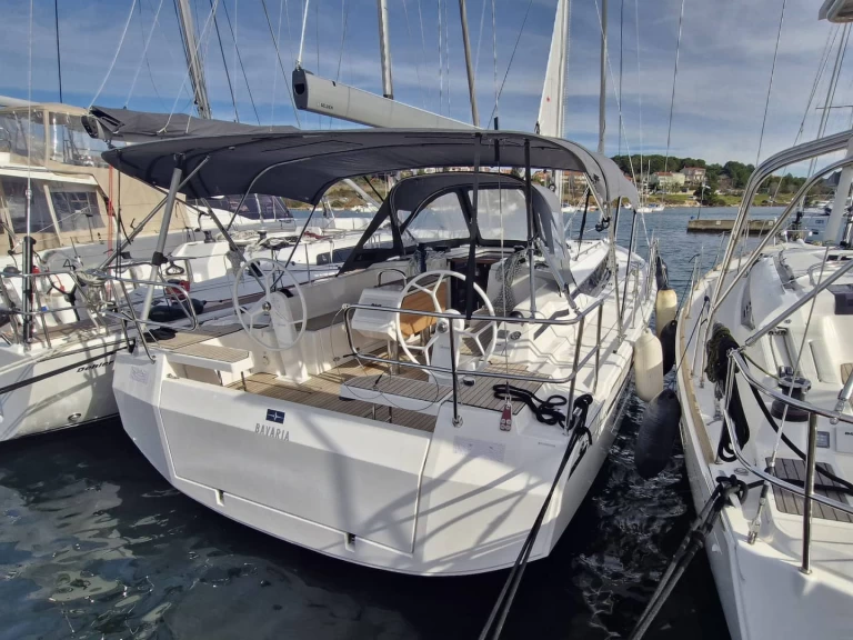 Yacht charter Pula - Bavaria Bavaria C38 on SamBoat