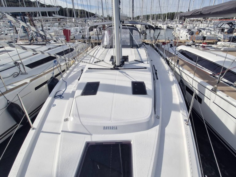 Hire a Bavaria Bavaria C38 Pula