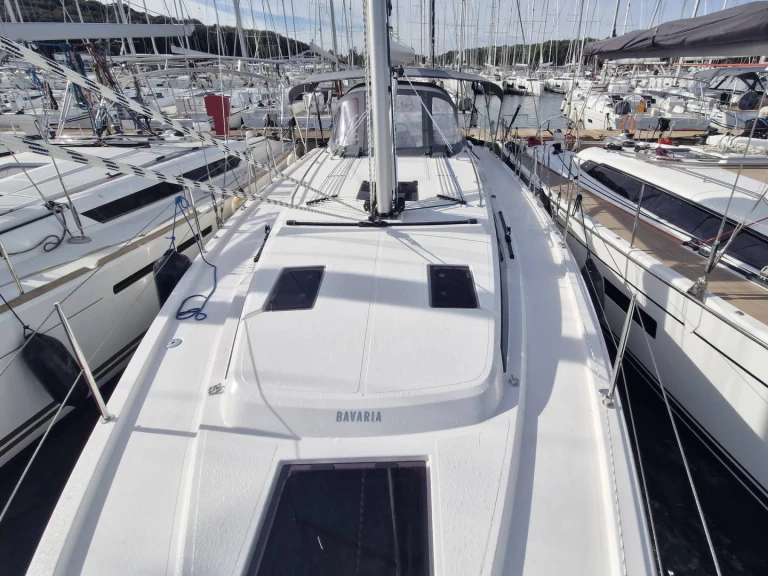 Hire a Bavaria Bavaria C38 Pula