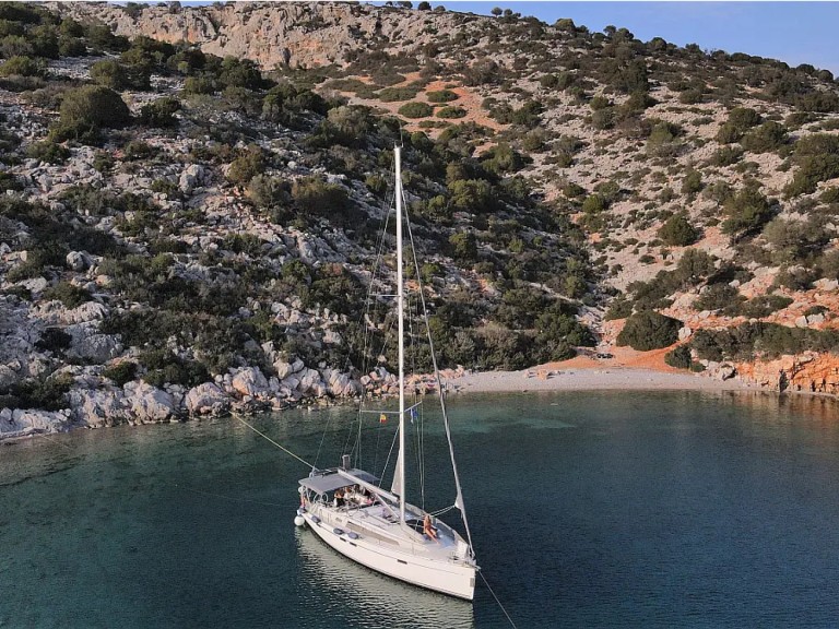 Hire Sailboat Bavaria with a boat licence