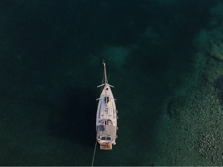 Sailboat to hire Alimos at the best price