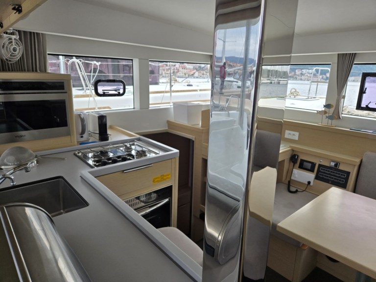 Yacht charter Trogir - Lagoon Lagoon 40 on SamBoat