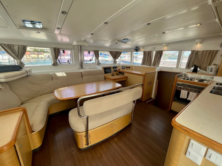 Charter a Lagoon Lagoon 440 in Marina (City) on Samboat