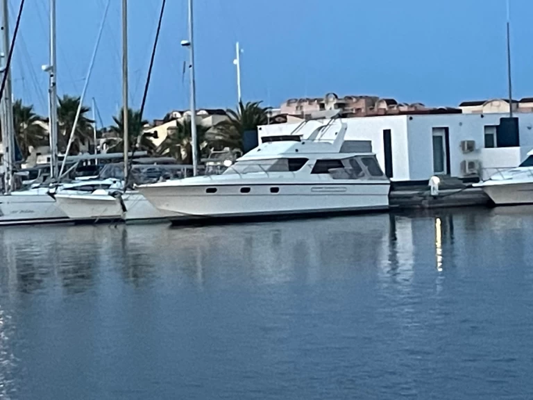 Hire Motorboat Marine-Project with a boat licence