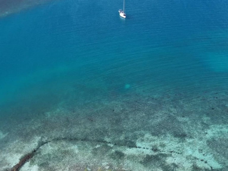 Hire Sailboat Jeanneau with a boat licence