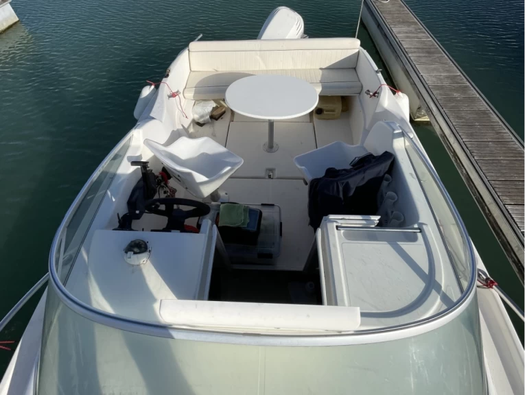 Charter a Jeanneau Leader 545 in La Rochelle on Samboat