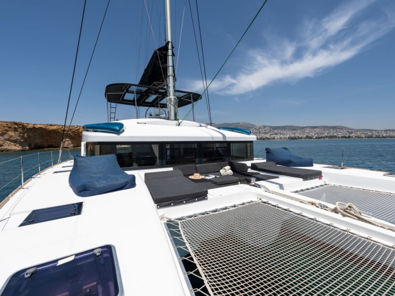 Hire Catamaran Lagoon with a boat licence