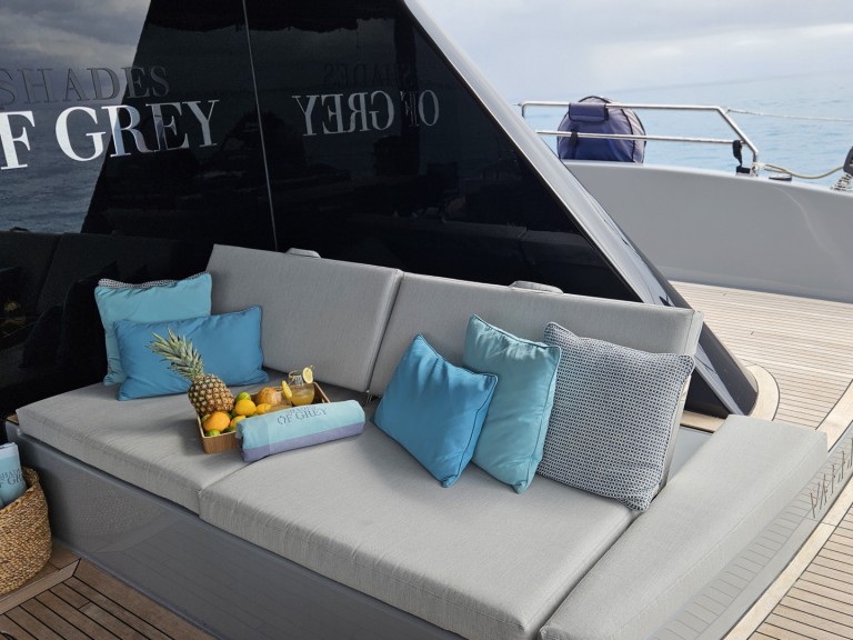 Charter a Sunreef Sunreef 80 in Simpson Bay on Samboat