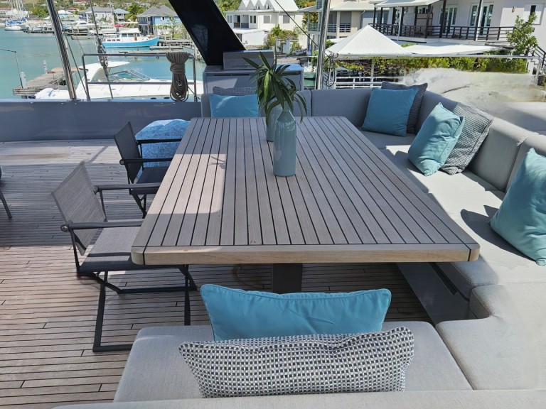 Hire Catamaran Sunreef with a boat licence