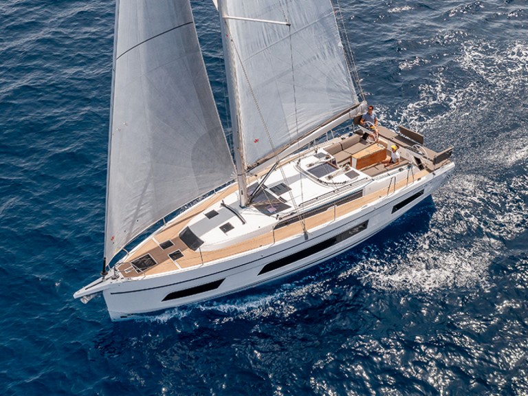 Sailboat hire in Golfe-Juan - Dufour Dufour 41