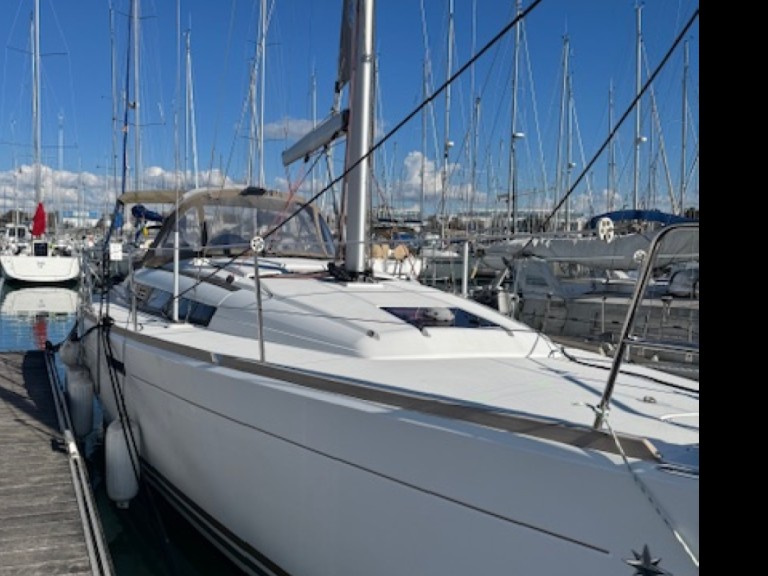 Sailboat to hire La Rochelle at the best price