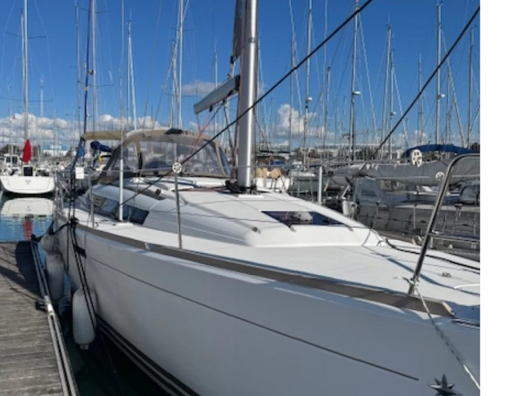 Sailboat to hire La Rochelle at the best price