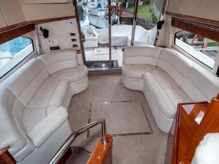 Hire Luxury Yacht with or without skipper Sunseeker Vlorë