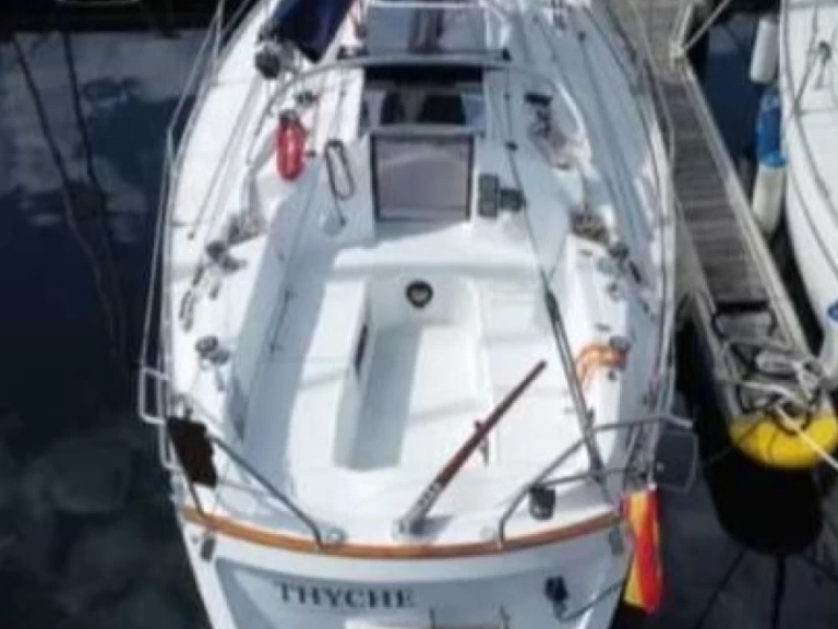 Sailboat to hire Santa Uxía de Ribeira at the best price