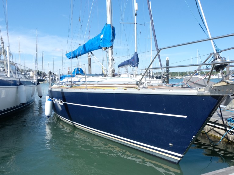 Charter a Bavaria Bavaria 35 Cruiser in Hamble-le-Rice on Samboat