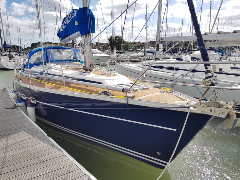 Sailboat to hire Hamble-le-Rice at the best price