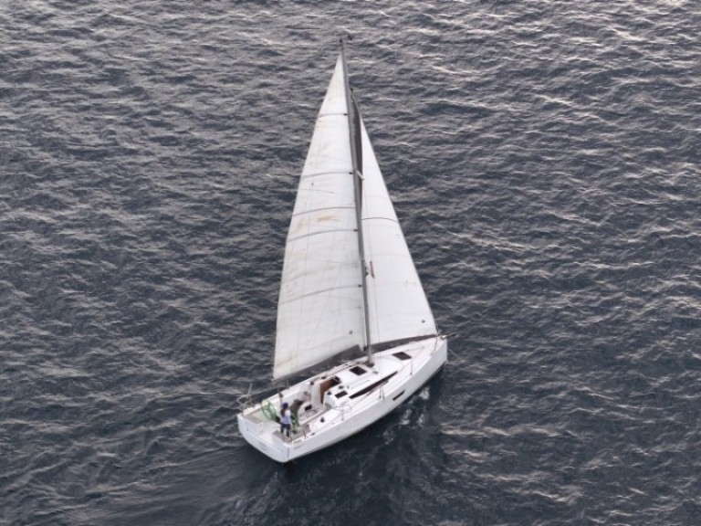 Hire Sailboat with or without skipper Elan Marseille