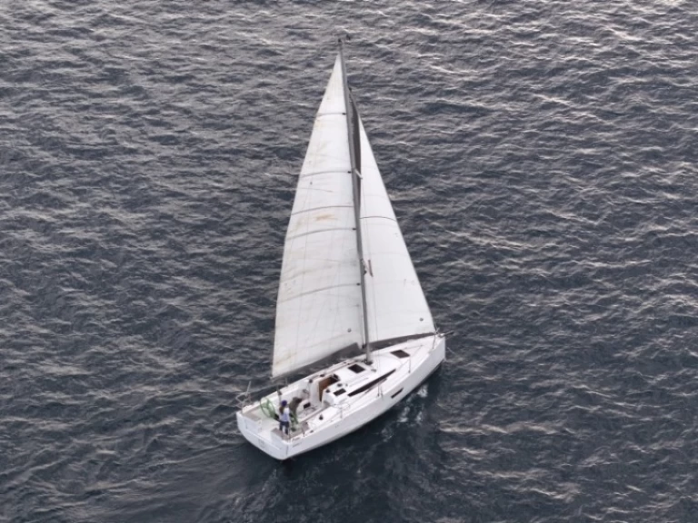 Hire Sailboat with or without skipper Elan Marseille