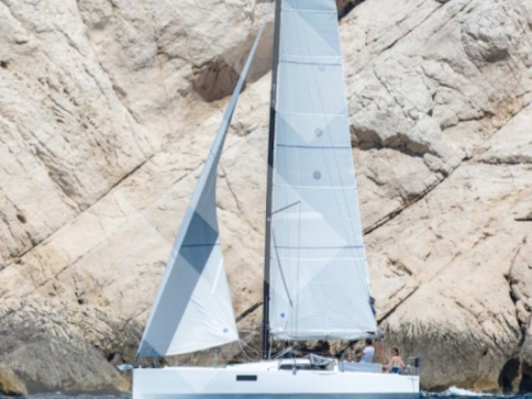 Yacht hire Marseille cheap Pogo 30 EVO