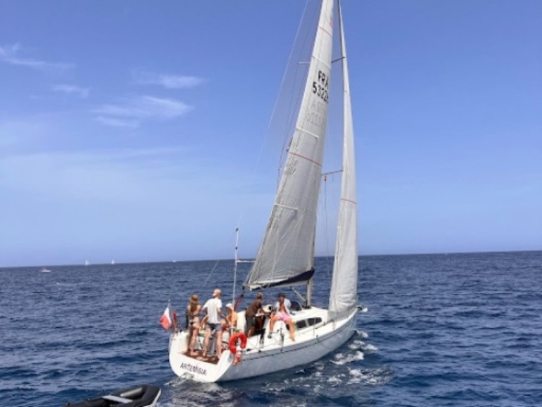Sailboat hire in Marseille - Dehler Dehler 32