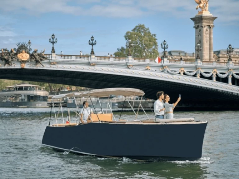 Hire Motorboat Dubourdieu with a boat licence
