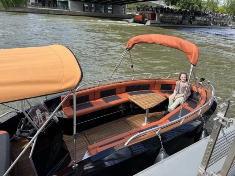 Motorboat to hire Paris at the best price
