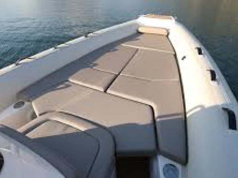 Lomac Turismo 7.0 charter bareboat or skippered in  Marina de Portimão