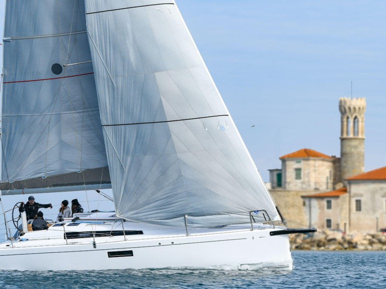Sailboat to hire Split at the best price