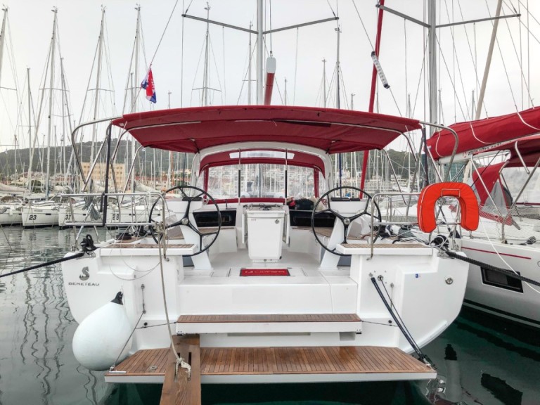 Charter a Bénéteau Oceanis 46.1 in Pomer on Samboat