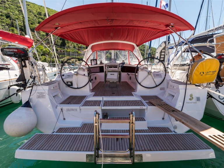 Hire a Bénéteau Oceanis 48 Pomer