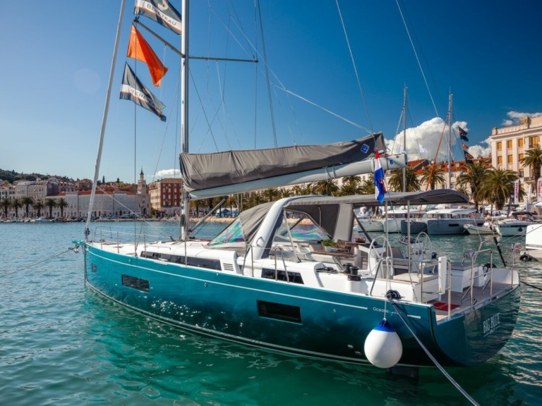 Sailboat to hire Seget Donji at the best price
