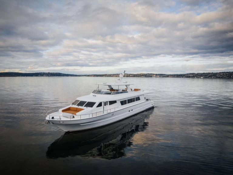 Luxury Yacht to hire Seattle at the best price