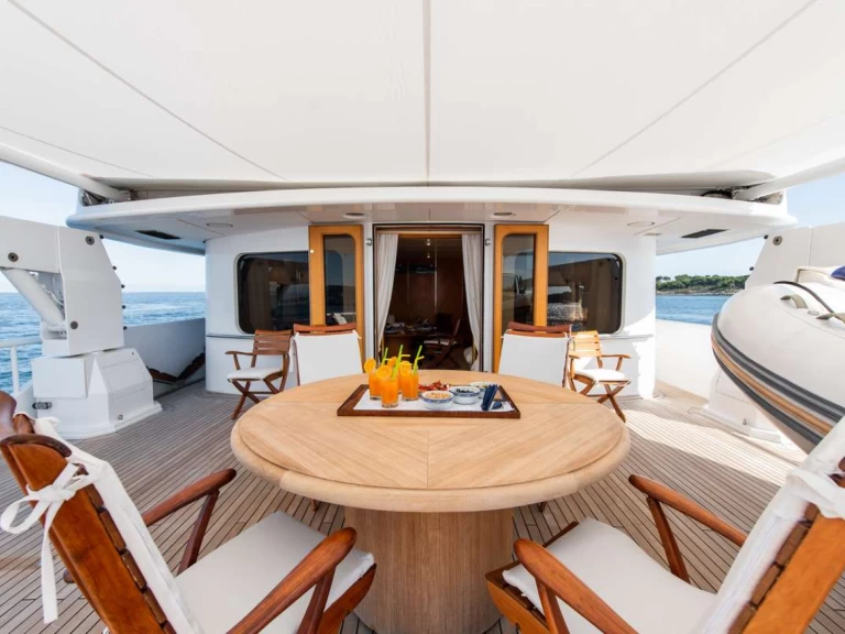 Luxury Yacht to hire French Riviera at the best price