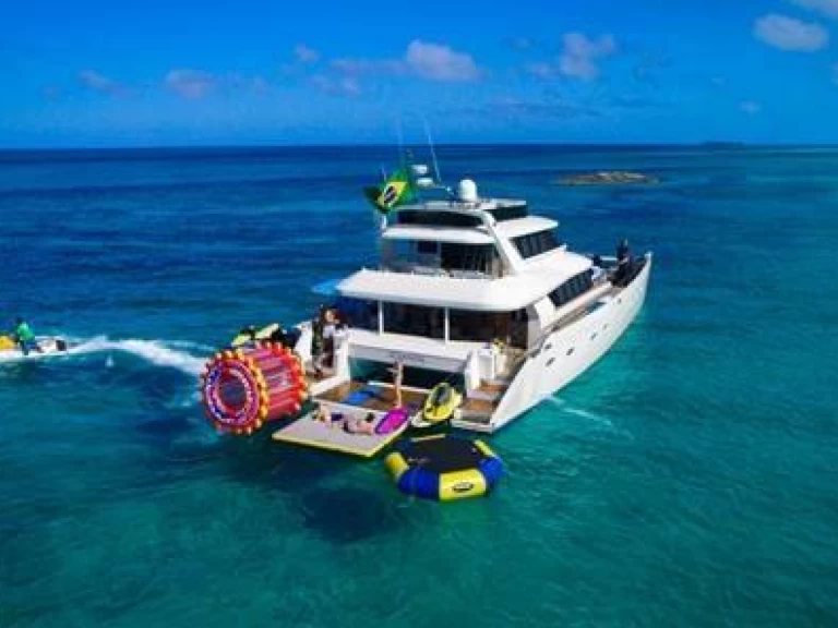 Hire a Sun Boats ATLANTIS II Nassau