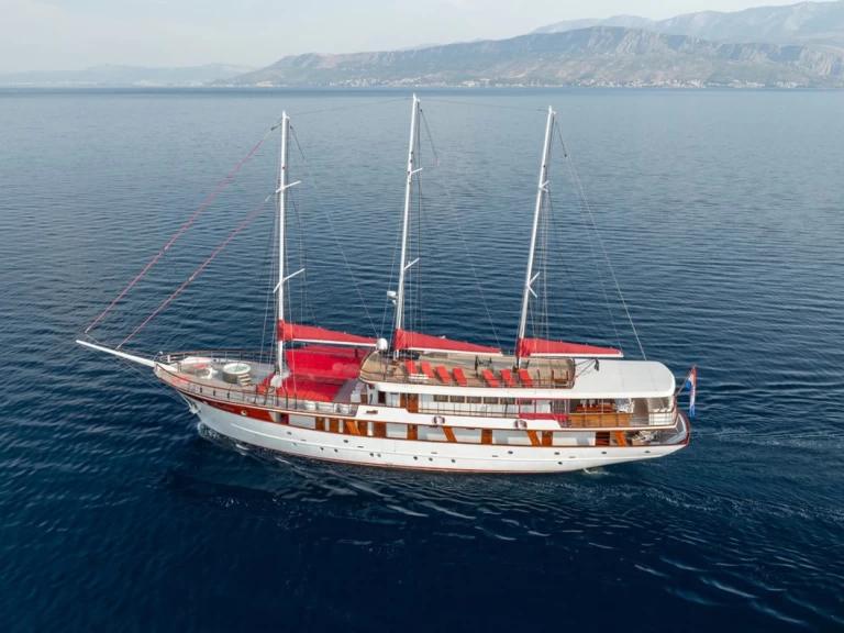 Sailboat hire in Split - Custom Made Barbara