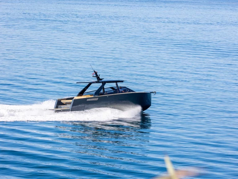 Charter a Colnago Colnago 35 in Split on Samboat