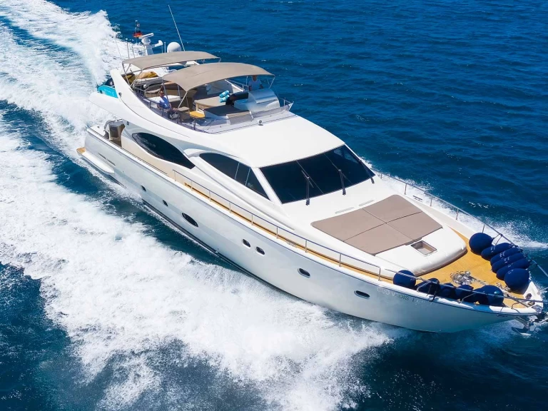 Hire Luxury Yacht Ferretti with a boat licence