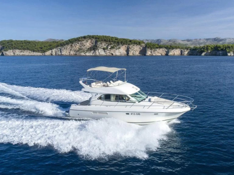 Hire Luxury Yacht Jeanneau with a boat licence